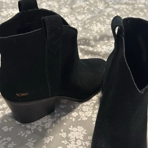 Toms Black Women’s Suede Ankle Booties SOLD OUT with Heel Support CUTE size 9 - Picture 12 of 17